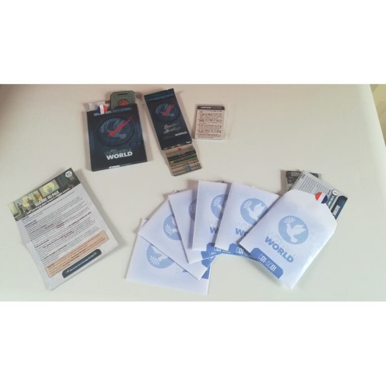 Composants d’un jeu de société étalés sur table