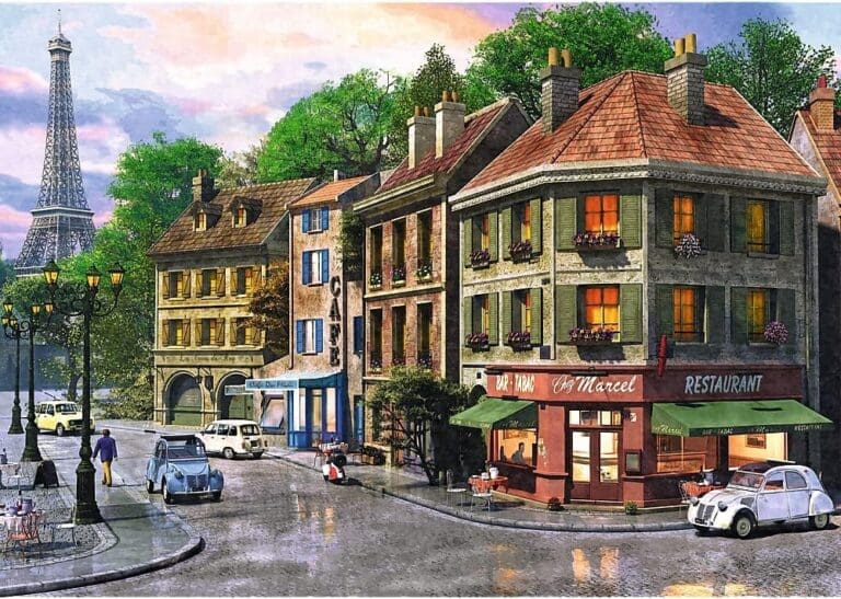 Rue parisienne avec Tour Eiffel, restaurants et voitures vintage
