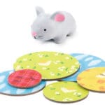 Jouet souris blanche interactive avec tapis de jeu coloré