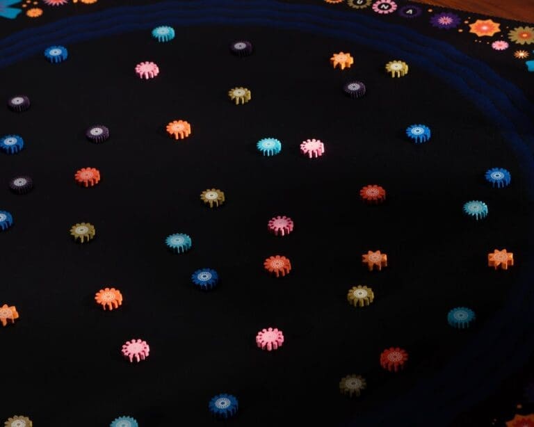 Virus colorés 3D flottant sur fond noir
